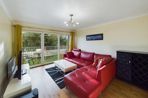 3 bedroom flat to rent, Copper Beech Drive, Portsmouth PO6