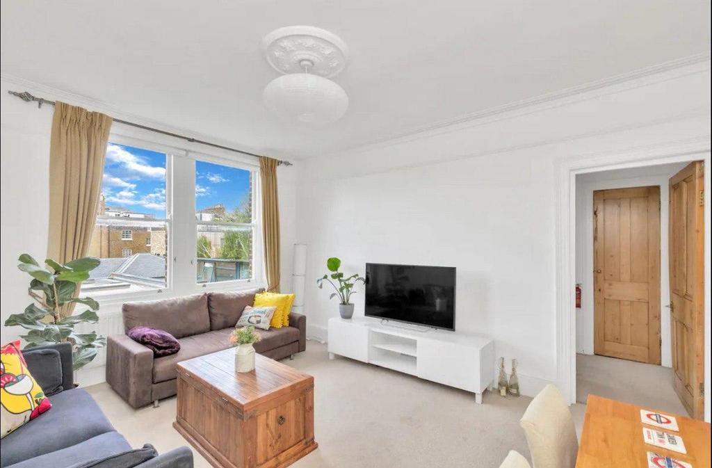 Camden Town NW1 1 bed flat £1,725 pcm (£398 pw)