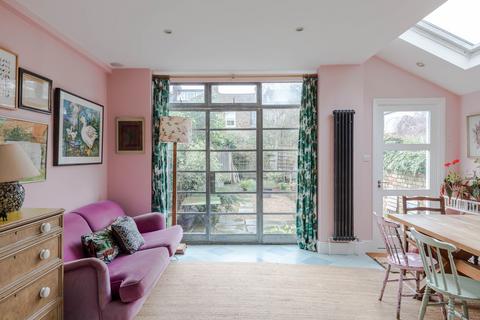 4 bedroom terraced house for sale - Montrose Avenue, London, NW6