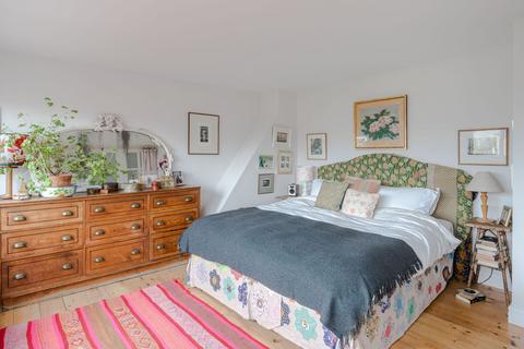 4 bedroom terraced house for sale - Montrose Avenue, London, NW6