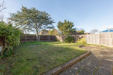 16 Cliff Field, Westgate-on-sea, CT8 8PY
