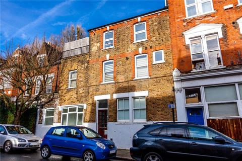 Studio to rent, Archway Road, London, N19