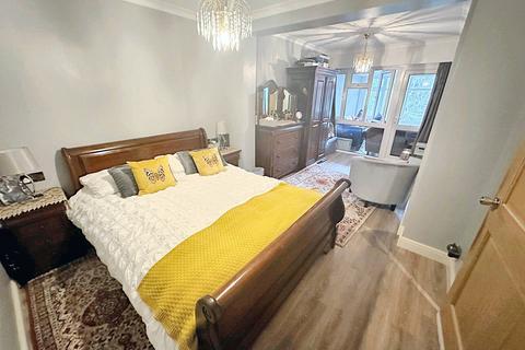 6 bedroom end of terrace house for sale, Summit Road, Northolt UB5