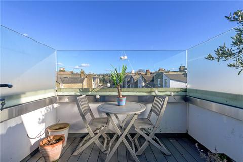 3 bedroom apartment for sale, Lindore Road, SW11