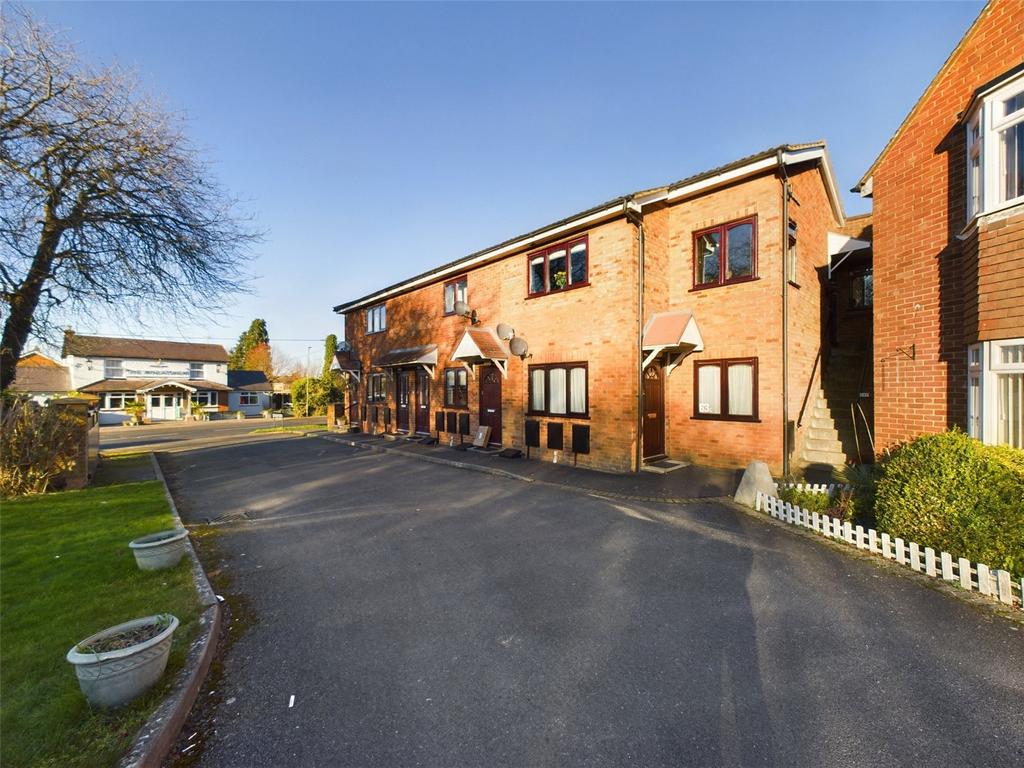 Oakley Road, Chinnor OX39 2 bed apartment for sale £250,000