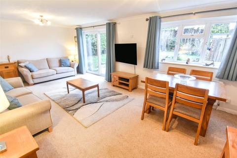1a Ewins Close, Ash, Aldershot, GU12 6RZ
