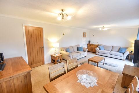 1a Ewins Close, Ash, Aldershot, GU12 6RZ