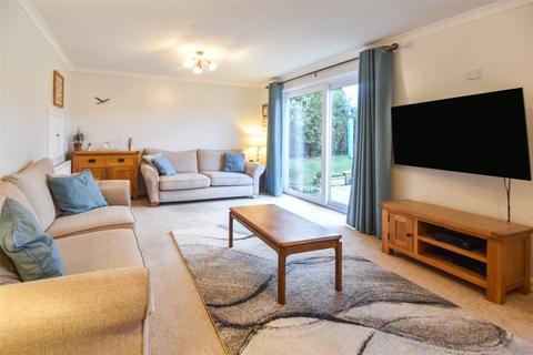 1a Ewins Close, Ash, Aldershot, GU12 6RZ