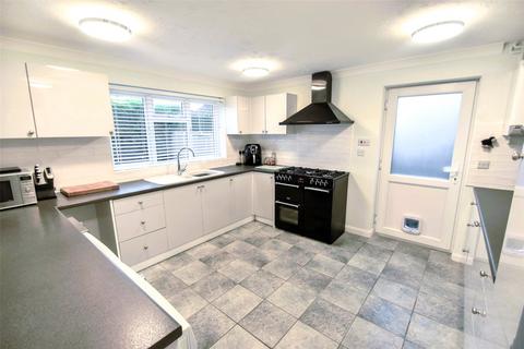 1a Ewins Close, Ash, Aldershot, GU12 6RZ