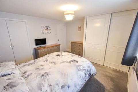 1a Ewins Close, Ash, Aldershot, GU12 6RZ