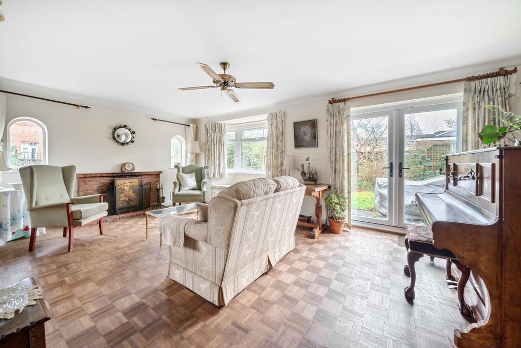 Woodland Grove, Weybridge, KT13 4 bed detached house for sale £1,000,000