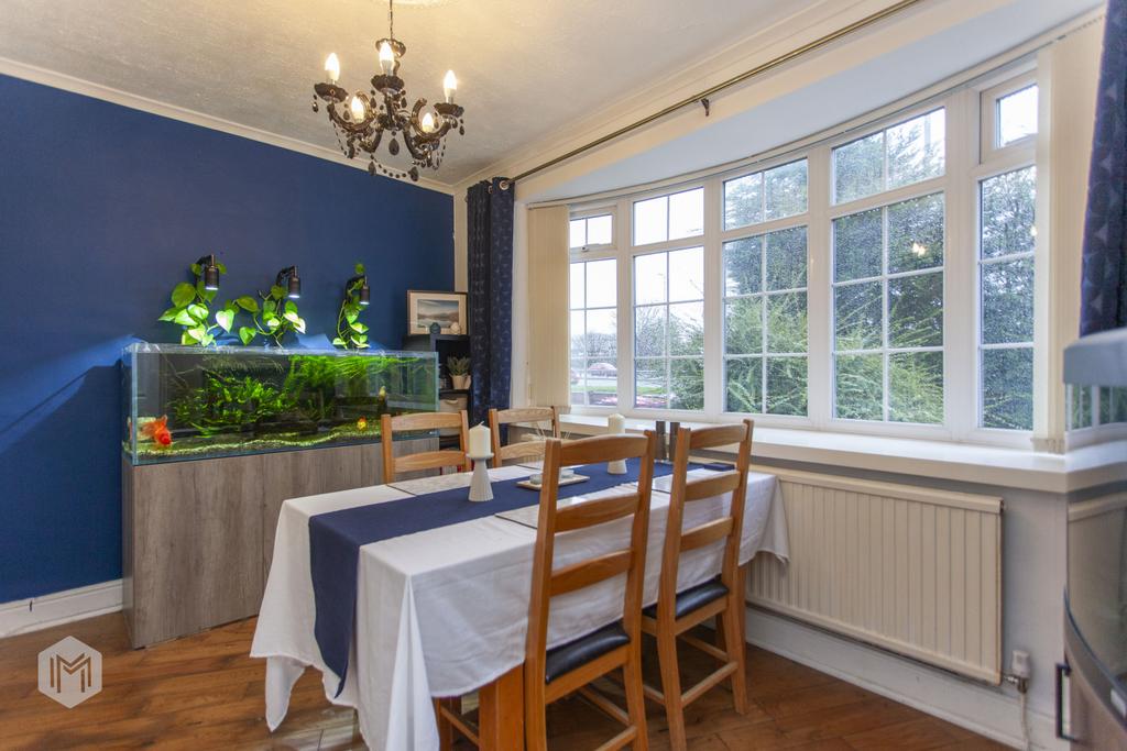 East Lancashire Road, Worsley, Manchester, M28 2TD 3 bed semidetached