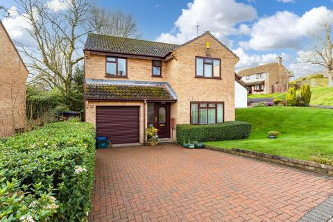 4 bedroom detached house for sale - Walnut Drive, Crediton, EX17