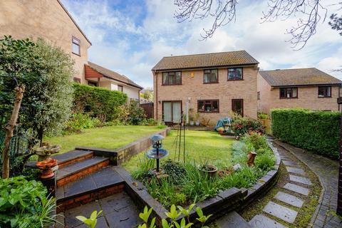 4 bedroom detached house for sale, Walnut Drive, Crediton, EX17