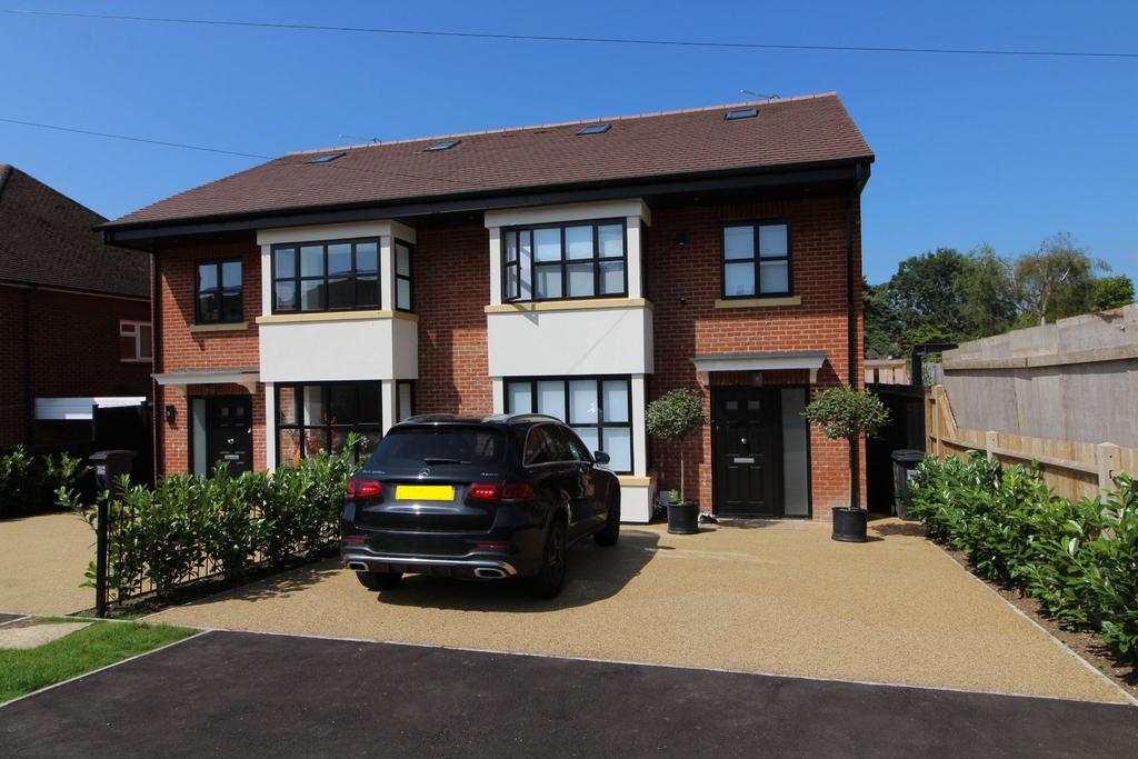 Bluebridge Road, Brookmans Park, AL9 4 bed semidetached house for sale