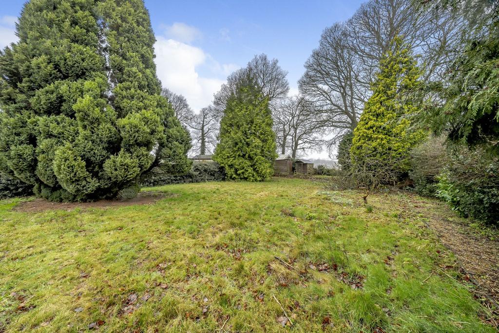 Warlingham, Warlingham CR6 3 bed detached bungalow for sale £625,000