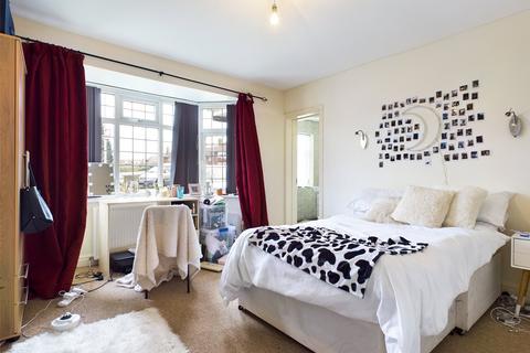 4 bedroom bungalow to rent, Larkfield Way, Brighton, BN1