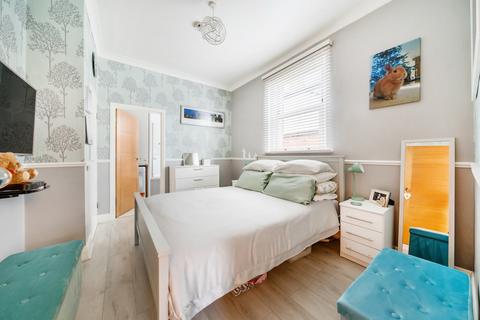 1 bedroom flat for sale, Laleham Road, Shepperton, TW17