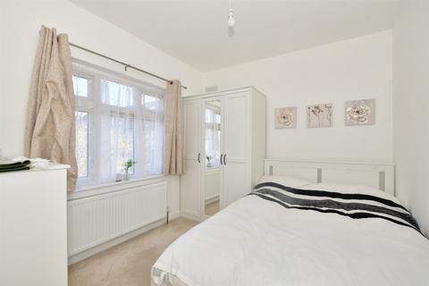 4 bedroom terraced house for sale, Arrowsmith Road, Chigwell, Essex