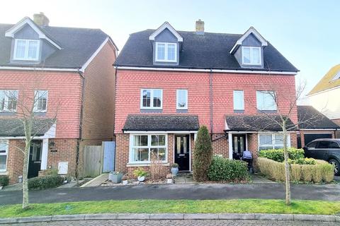 4 bedroom semi-detached house for sale, Barncroft Drive, Lindfield, RH16