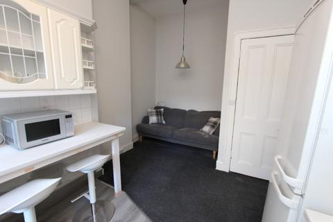 3 bedroom flat to rent, Marchmont Crescent, Marchmont, Edinburgh, EH9