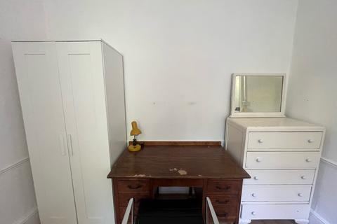 Studio to rent, Ifield Road,  London, SW10