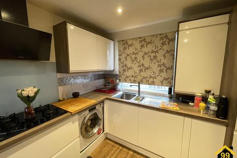 3 bedroom terraced house to rent, Langcroft Close, Carshalton, Surrey, SM5