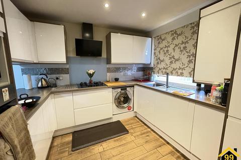 3 bedroom terraced house to rent, Langcroft Close, Carshalton, Surrey, SM5