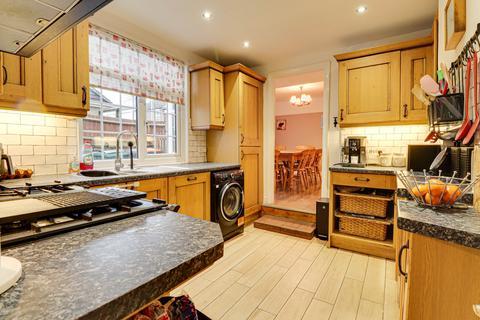4 bedroom end of terrace house for sale, Summer Street, Slip End, Luton, LU1