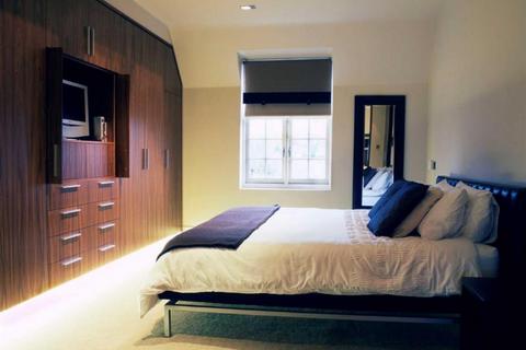 5 bedroom detached house to rent, The Bishops Avenue, Hampstead Garden Suburb,  N2