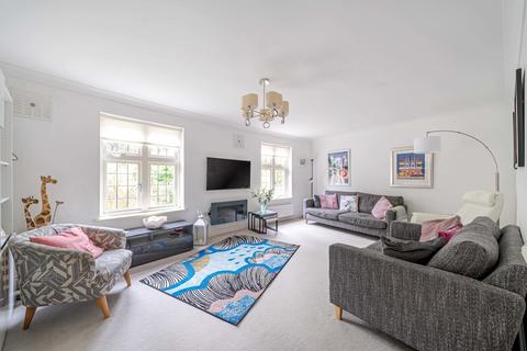 8 Royal Crescent, Winchester, SO22 5GR