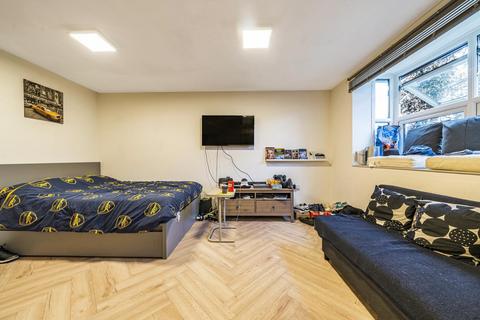 3 Spencer Mews, London, W6 8PB
