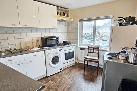 1 bedroom in a house share to rent, Meadow Garth, London NW10