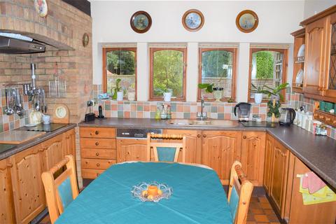 3 bedroom character property for sale, Church Lane, Appleby, DN15