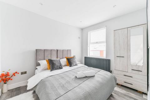 2 bedroom flat to rent, Neville Road, Croydon, CR0