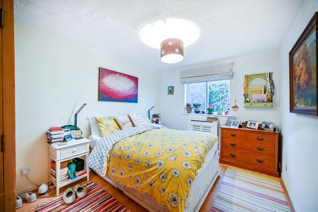 Varsity Drive, Isleworth, Twickenham... 1 bed flat for sale £250,000