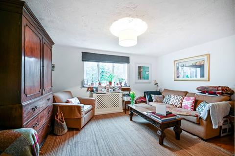 151 Varsity Drive, Twickenham, TW1 1AL
