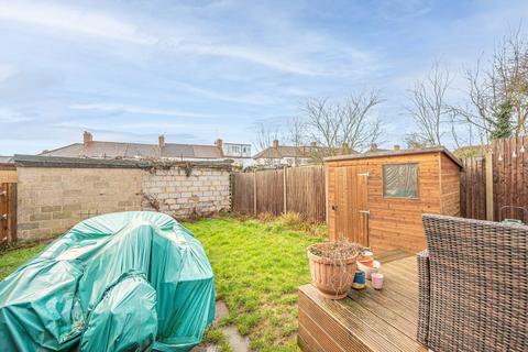 28 Reeves Avenue, London, NW9 8LP