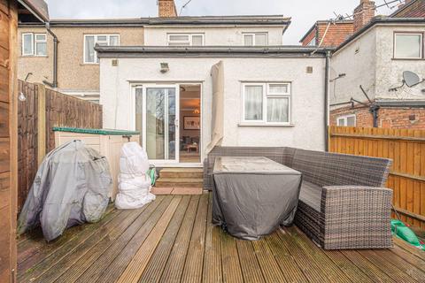 28 Reeves Avenue, London, NW9 8LP