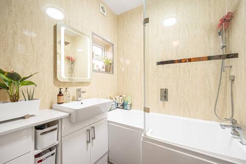 28 Reeves Avenue, London, NW9 8LP