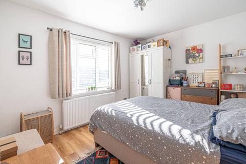 2 bedroom flat for sale, Clitterhouse Road, Cricklewood, London, NW2