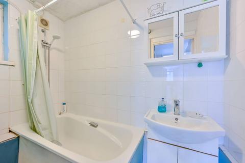 2 bedroom flat for sale, Smallwood Road, Tooting Broadway, London, SW17