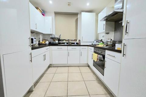 2 bedroom flat for sale, Plashet Grove, London, E6