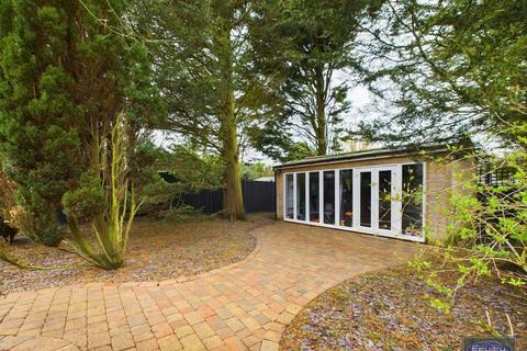 3 bedroom bungalow for sale - Hever Avenue, West Kingsdown , Kent