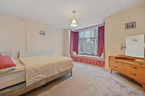 4 bedroom semi-detached house for sale, Weihurst Gardens, Sutton, SM1