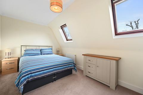 21 Mill View Close, Ewell, Epsom, KT17 2DW