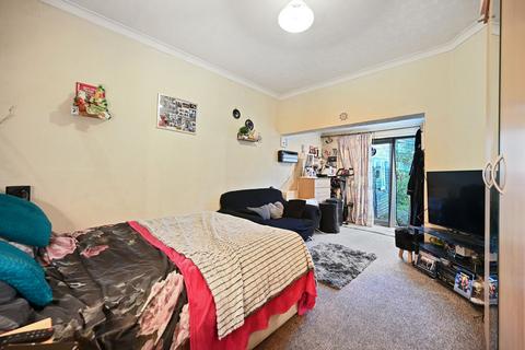 25 Strathearn Road, Sutton, SM1 2RS