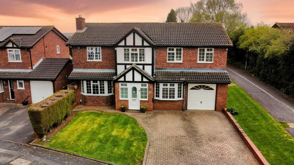 Broadlee, Wilnecote, B77 5 bed detached house for sale £415,000
