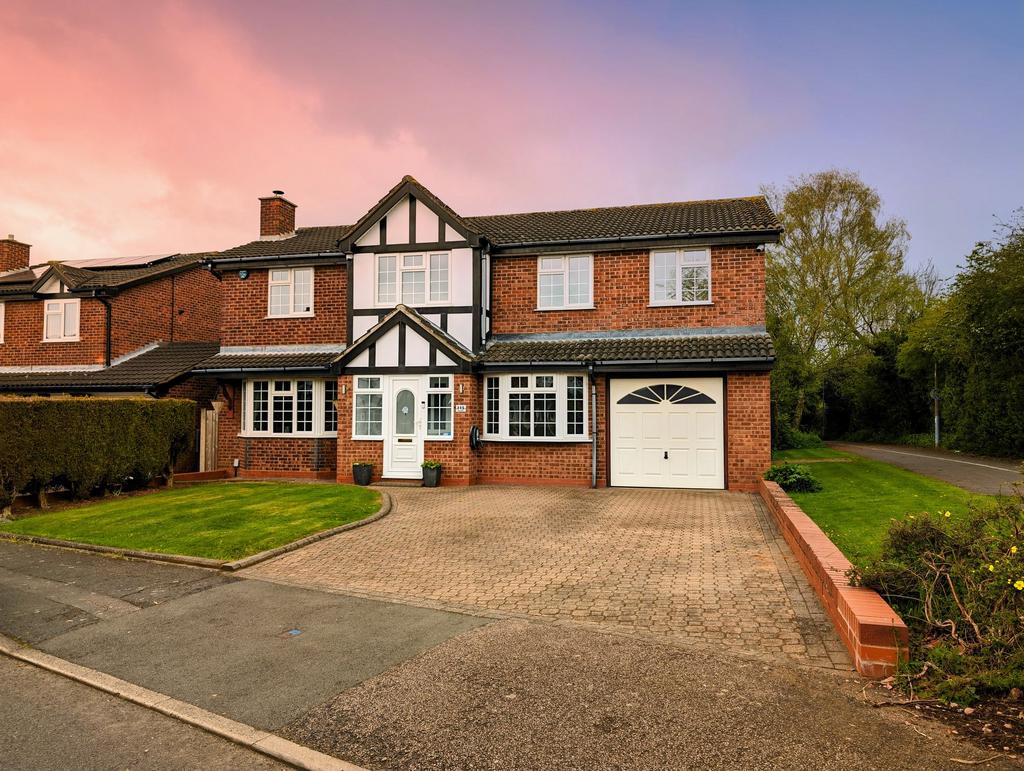 Broadlee, Wilnecote, B77 5 bed detached house £415,000