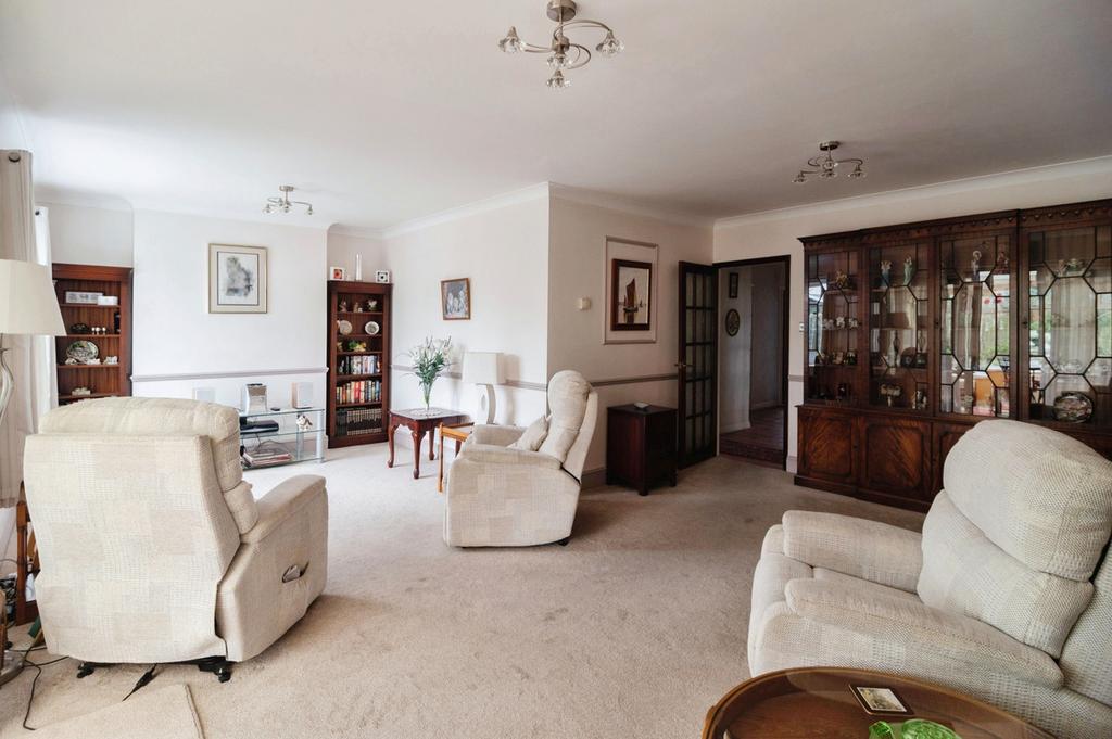 Warwick Road, Rayleigh, SS6 3 bed detached bungalow for sale £550,000